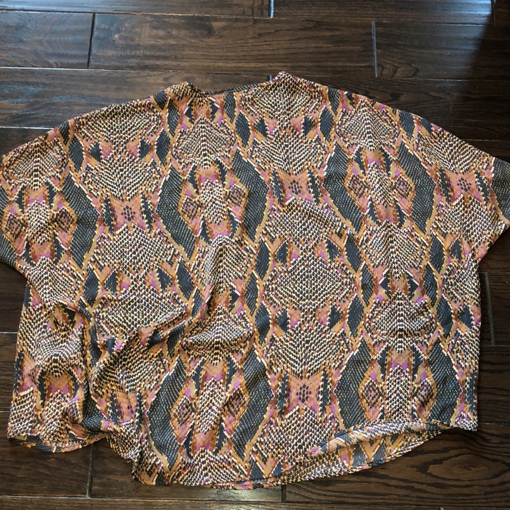 ADRIENNE python print top size small - Picture 6 of 6